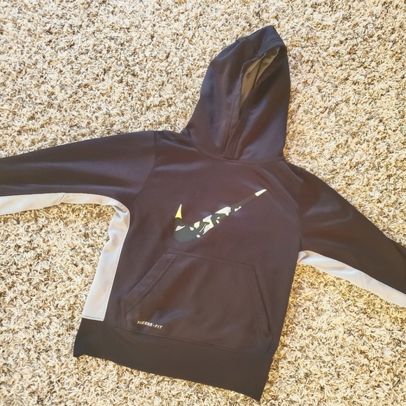 Boys Nike Sweatshirt - Picture 2 of 3